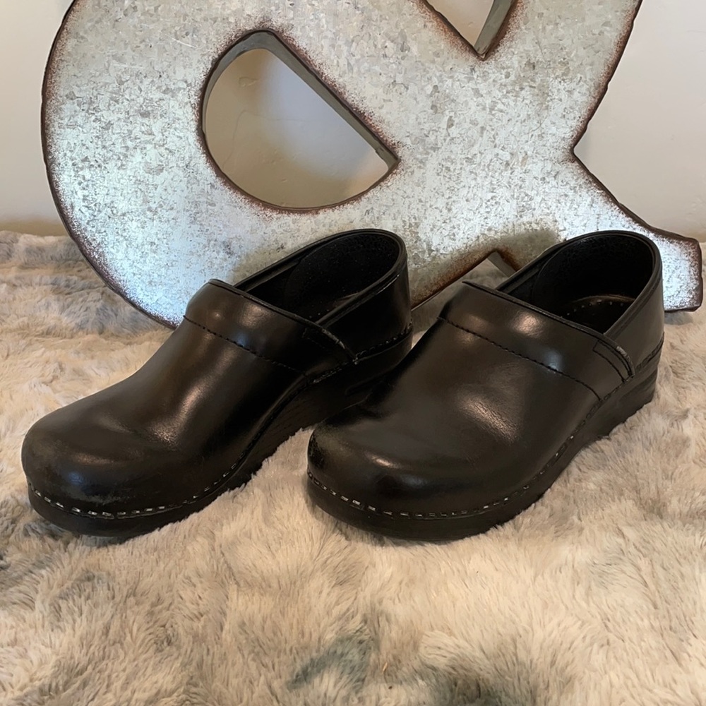 EUC Dansko. Black. 39. Thanks :)